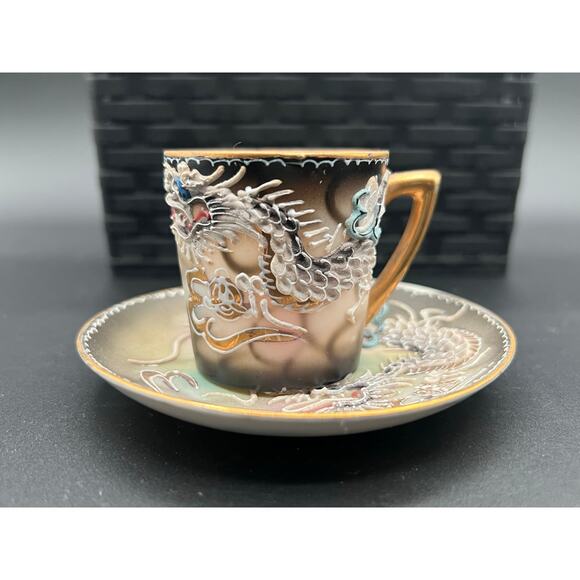 Dragonware Lustreware tea cup and saucer - Picture 1 of 10